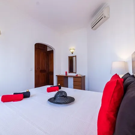 Villa In Gale With Pool & Beach Nearby