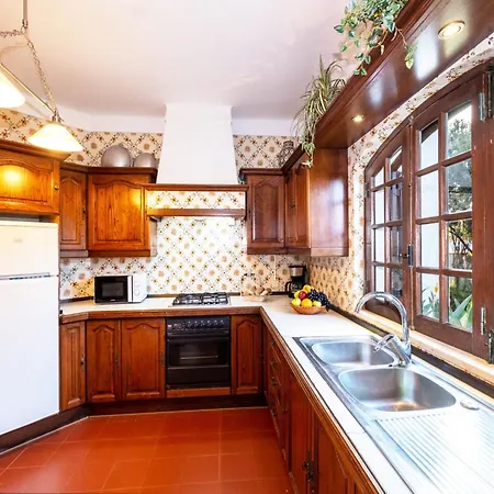 Villa In Gale With Pool & Beach Nearby Albufeira