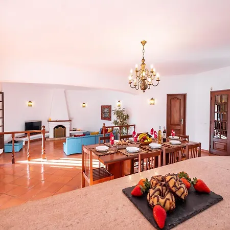 Villa In Gale With Pool & Beach Nearby