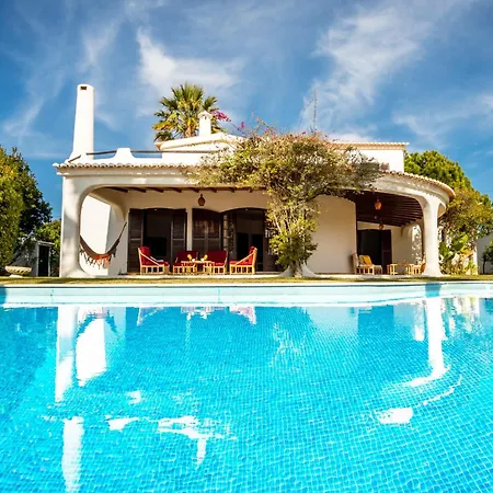 Villa Outstanding With Private Heatedpool