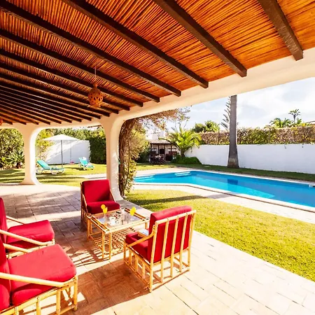 Outstanding With Private Heatedpool Villa *