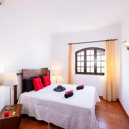 Villa In Gale With Pool & Beach Nearby Vila