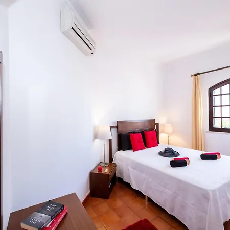 Outstanding With Private Heatedpool Albufeira